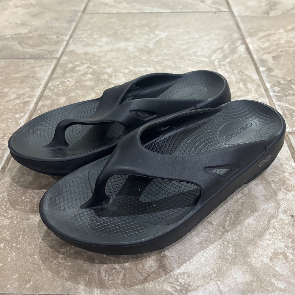 OOFOS Black Women's Recovery Foam Flip Flop Sandals